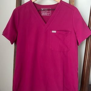 Figs Catarina One-Pocket Scrub Top in Dark Magenta
